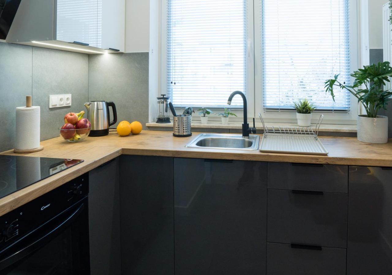 Apartament Sloneczny Kamienica Grochow With Free Parking Varsavia Esterno foto